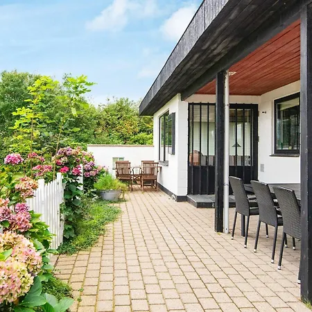 8 Person In Struer-by Traum *