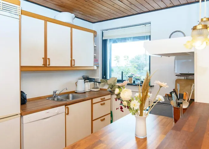 8 Person In Struer-by Traum