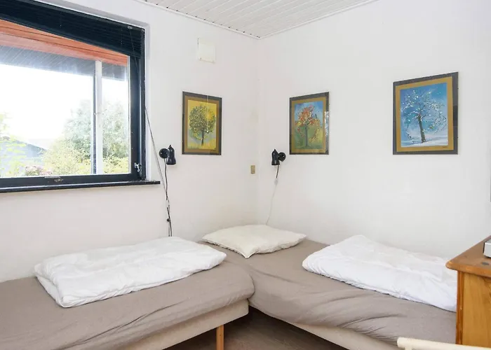 8 Person In Struer-by Traum